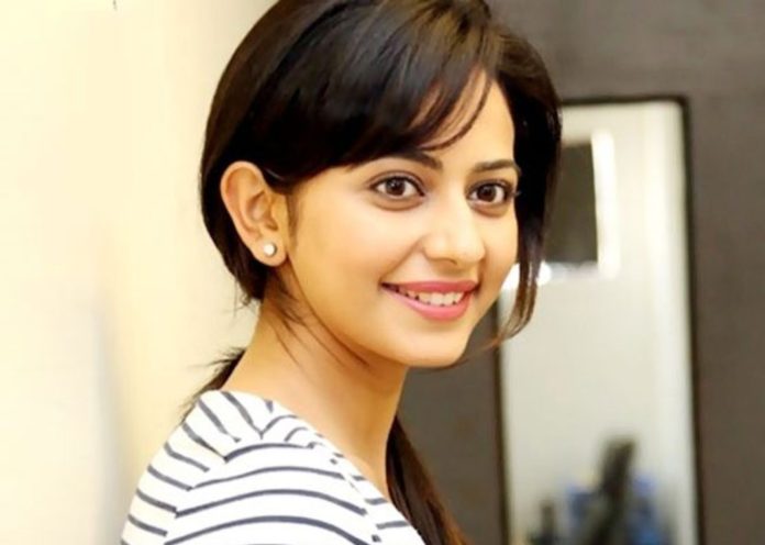 Rakul Preet Singh's Throwback Picture With Her Girl Gang Back In 20's Will Remind You Of College Days