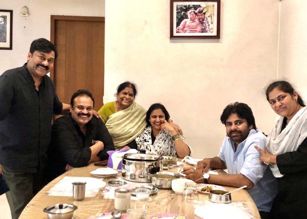 This Throwback Picture Of Megastar Chiranjeevi With His Family Is The ...