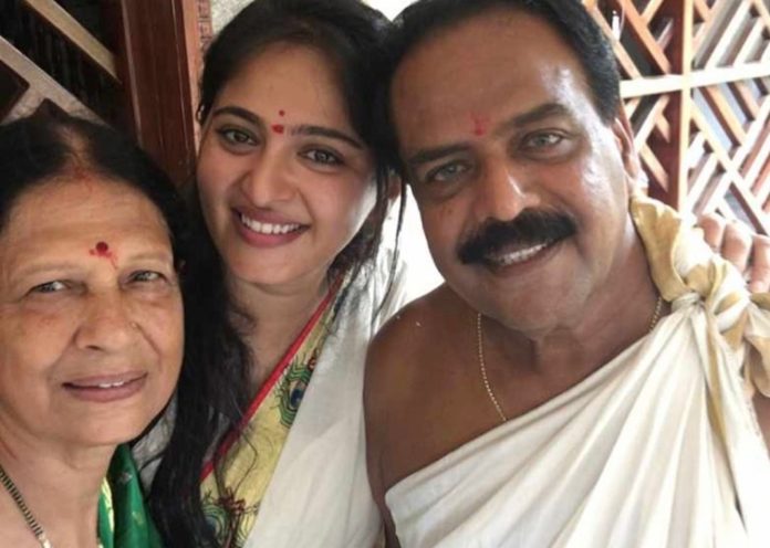 Anushka Shetty Shares A Lovely Family Picture To Wish Her Father On His Birthday