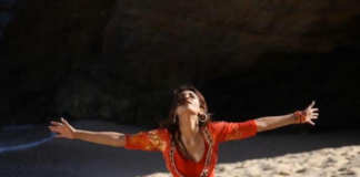 Shruti Haasan's throwback picture from a beach is pure vacation goals