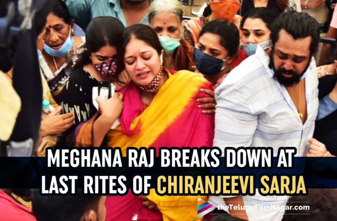 Meghana Raj Is Inconsolable As Family Performs Last Rites To Bid Adieu To Chiranjeevi Sarja 